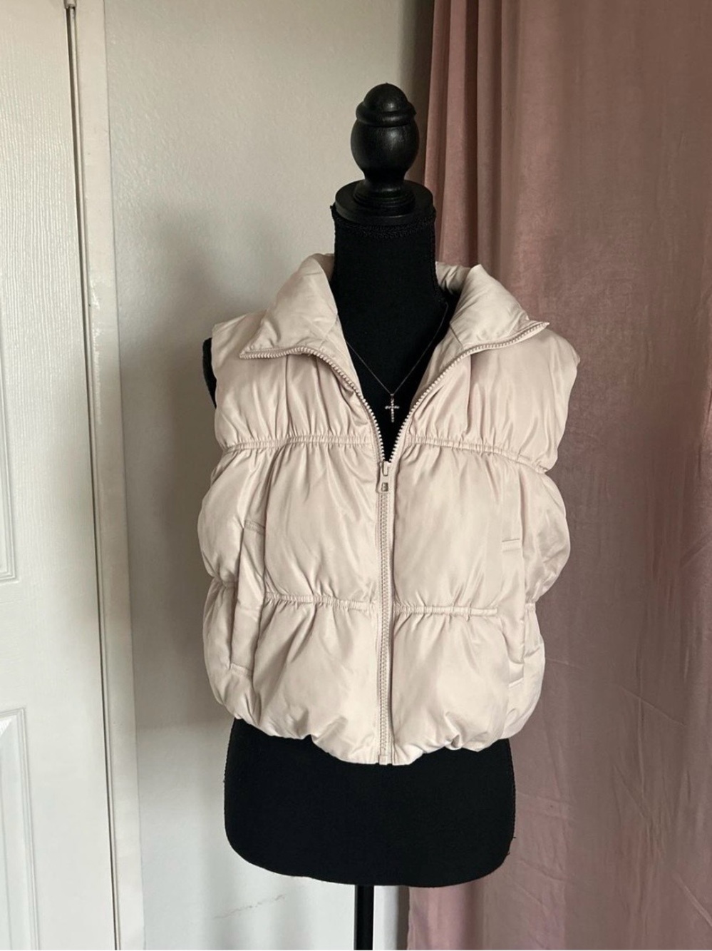 H&M Puffer Vest in Light Beige